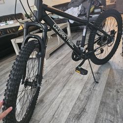 Ozark Trail Vibe Mountain Bike - 27.5 inch Wheels - Great Condition