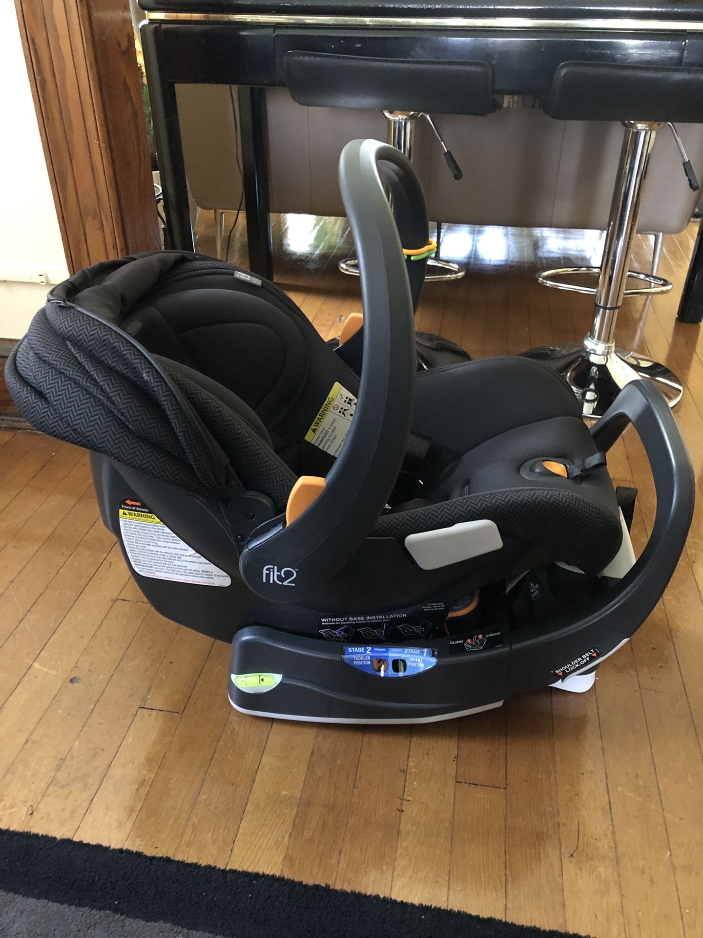 Chicco Fit2 Rear facing infant toddler car seat and key fit caddy