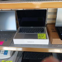 MacBook Air 2018 Ram: 8GB SSD: 128GB M: MREA2LL/A