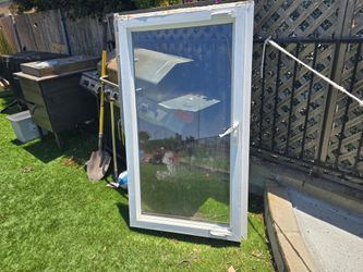 Milgard Vinyl Casement Window - White (Excellent Condition)