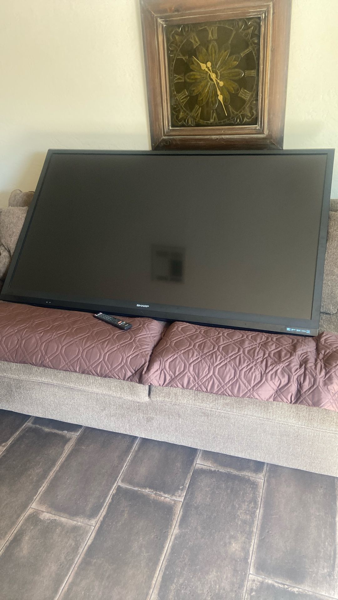 Tv 70 sharp