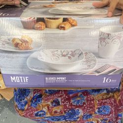 Dinnerware Set