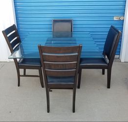  DINETTE SET/ 4 CHAIR (NEED TO SELL!!!!)