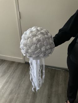 White Eternal Rose Bouquet – Very Good Condition