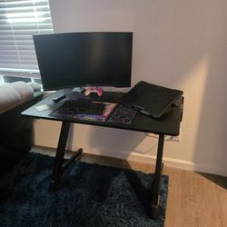 Black Desk