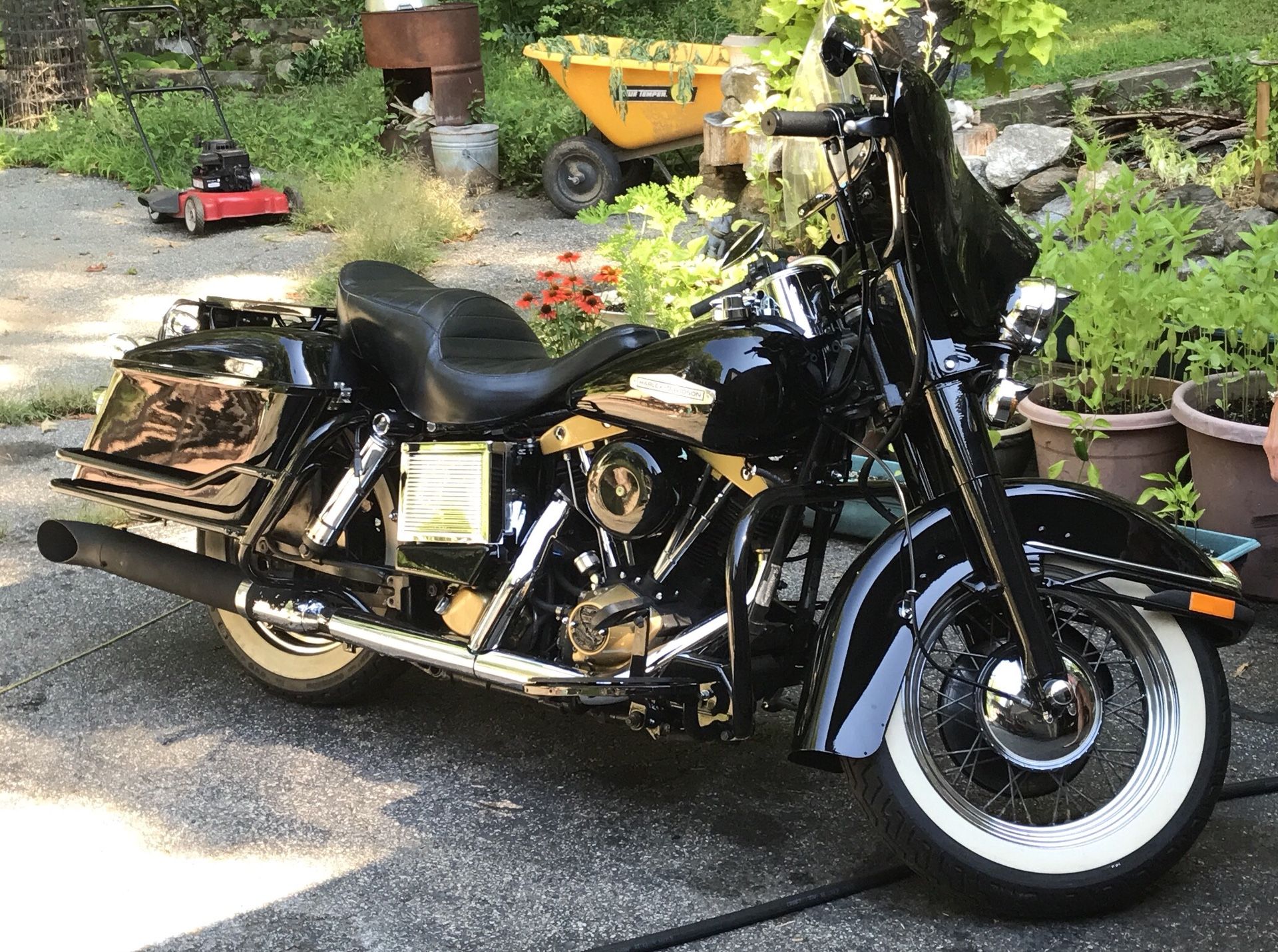 1984 Harley Davidson FLHX special edition, picture shown without tour pack tour pack now on motorcycle asking $5,500 or best offer Ken