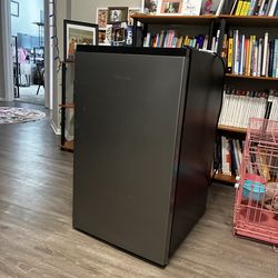 Hisense Stainless Steel 5.5 cu Mini Fridge