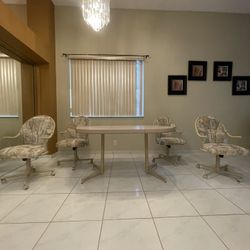 Dining table with 4 chairs 