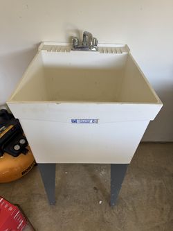 Utility tub