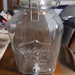 2 Gallon Beverage Dispenser 