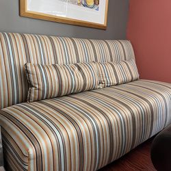 SETEE STYLE COUCH With  2 Pillows 