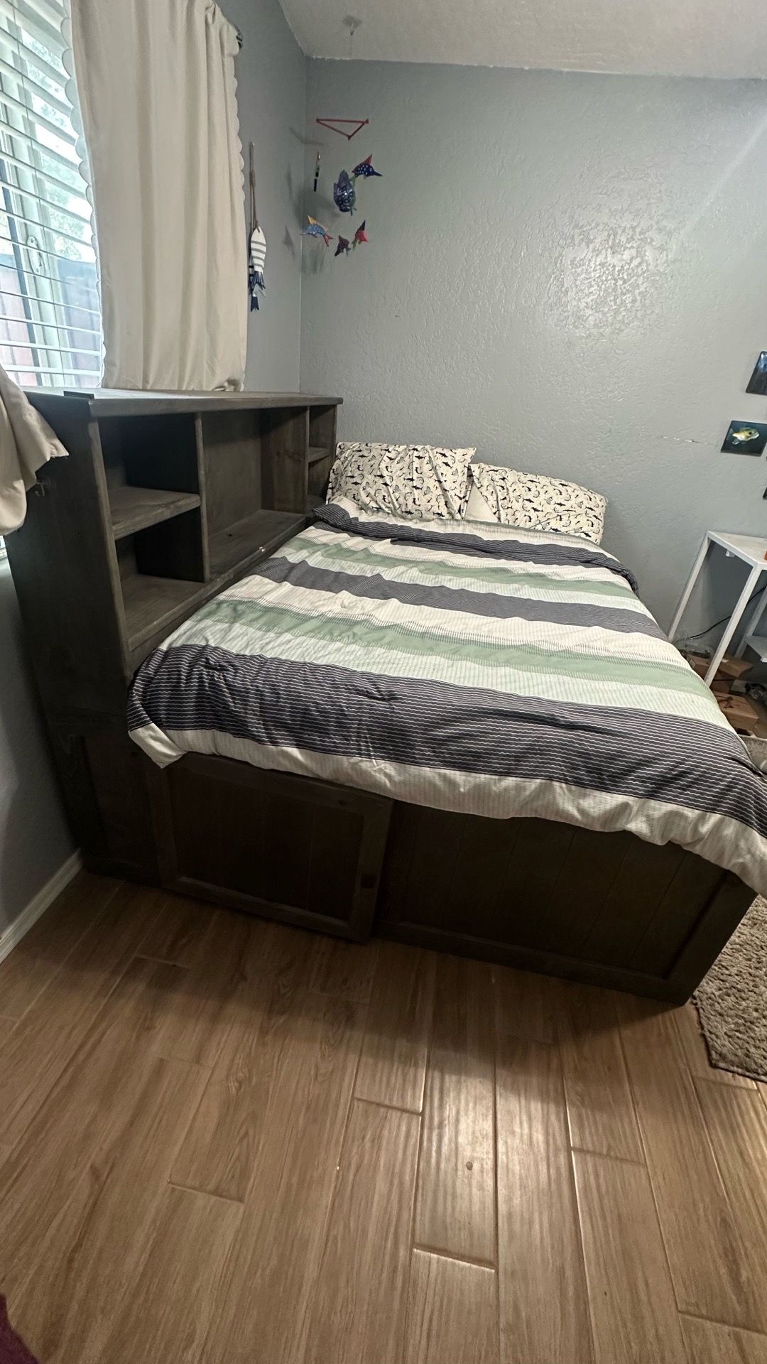 Platform storage full size bed