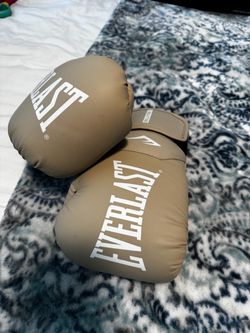 Boxing gloves