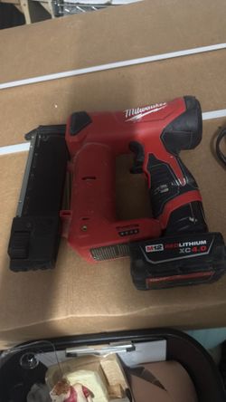 Milwaukee 18 Gauge Pin Nailer with battery and charger