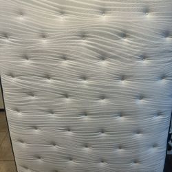 Queen Mattress with Base – Almost New, Bought 8 Months Ago