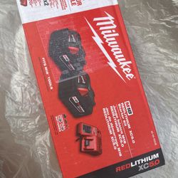 Milwaukee Battery 🔋 Set 2 PCs 5.0 And Charger 🔌 