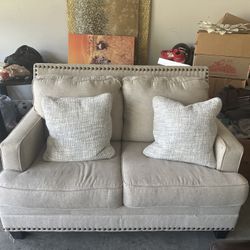 Loveseat 