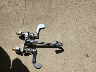 Commercial faucet