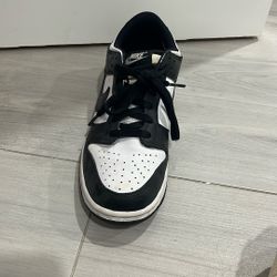 Nike Dunk Low Retro sneakers in the "Panda" Used