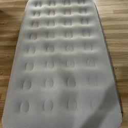 AERO inflatable electric bed twin size. Super easy to inflate and deflate. Free fitted sheet