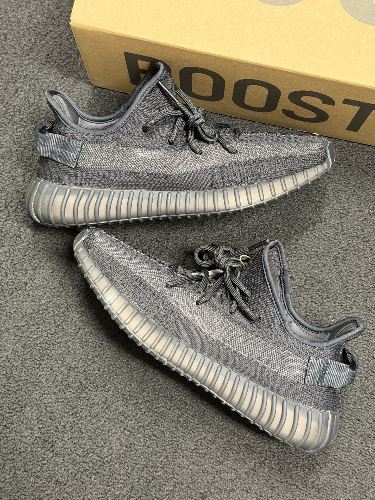 New Adidas Yeezy 350 V2 Onyx size Men’s 9.5