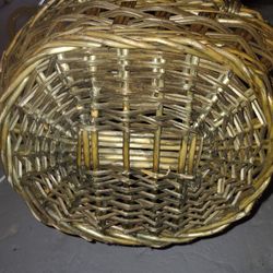 Medium/ Small Size Wicker Basket Great Condition 