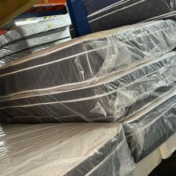 King Size  Mattress Available 
Moving Out Sale!.🆓🏠 🚚.COD