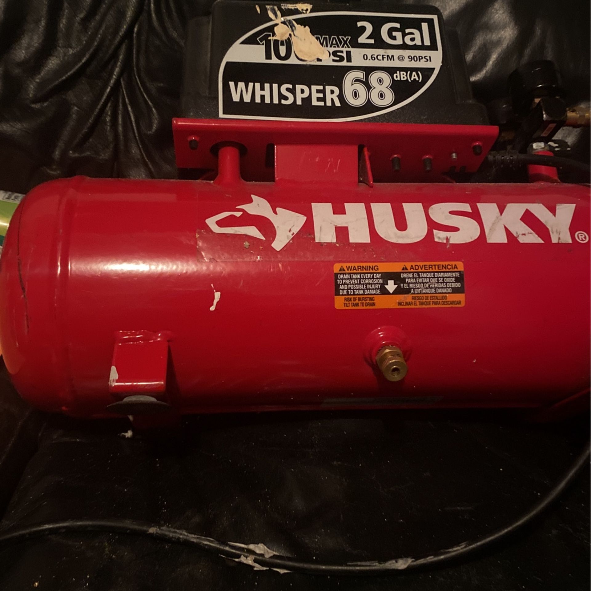 Husky 2 Galon Whisper 68 Air Compressor 