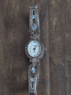 Watch quartz blue stones