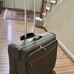 World bound Green Rolling Wheels with Handles Travel Suit Case. Nice Pre Owned Condition 