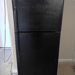 GE Black 18.5 Cu Ft Refrigerator