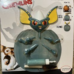 Gremlins Stripe Pumpkin Push In Pieces w/ Paint Halloween Pumpkin Decorating Kit