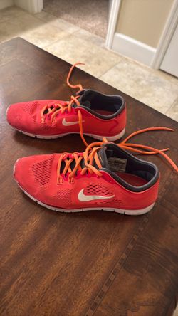 Nike women coral