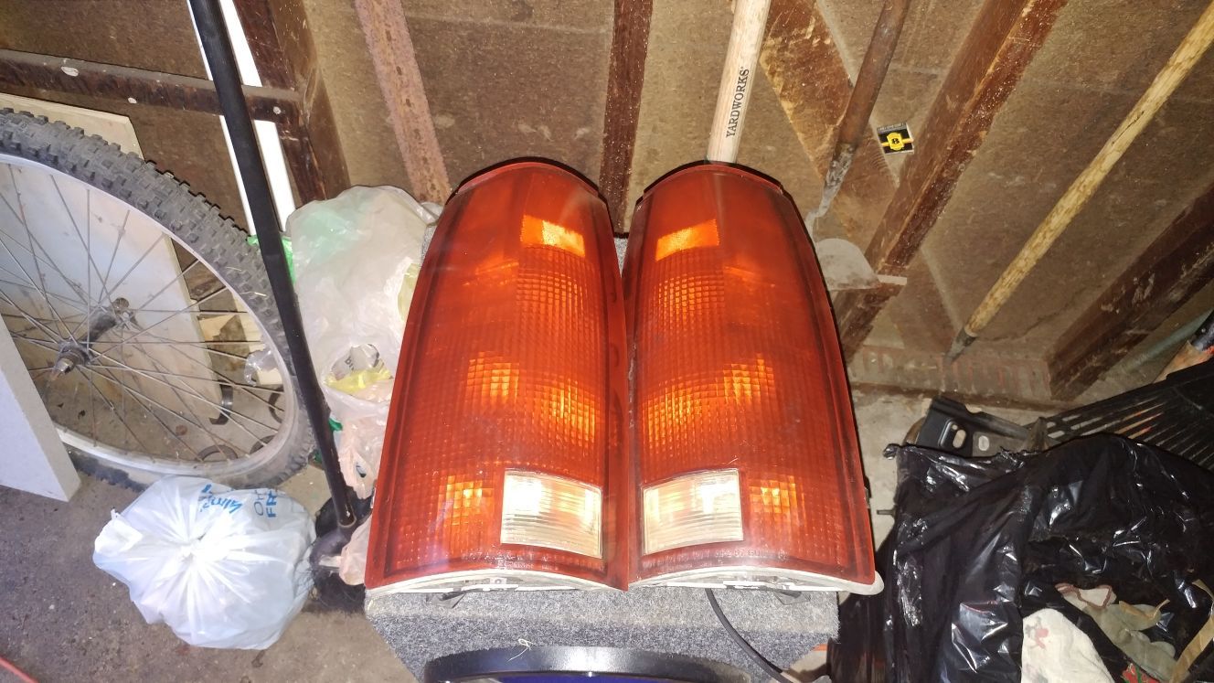 1995 gmc Yukon tail lights