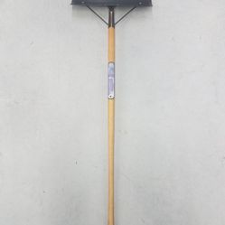 Grant Lynx Wood Handle Snow Shovel
