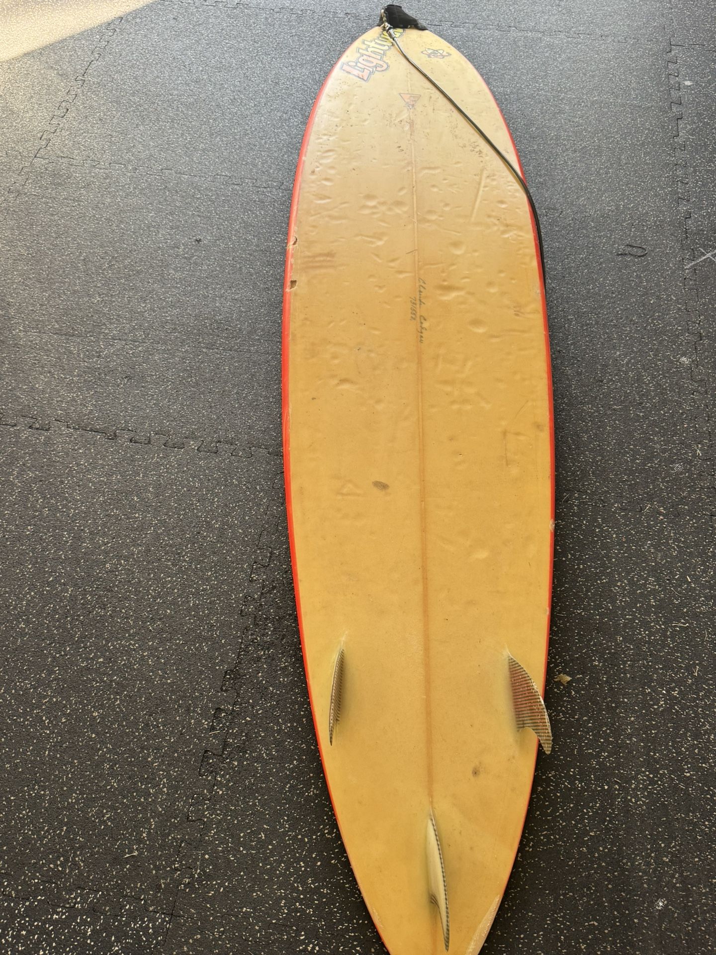 Light wave 6’10 Surfboard