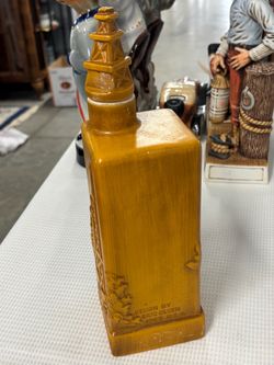 Full sized Wildcatter Liquor bottle 1968
