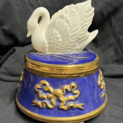 Vintage Teleflora Porcelain Swan Music box or jewelry box.
