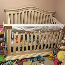 Convertible Crib With Conversion Kit
