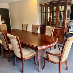 Beautiful Dining Table With 8 Chairs & Console