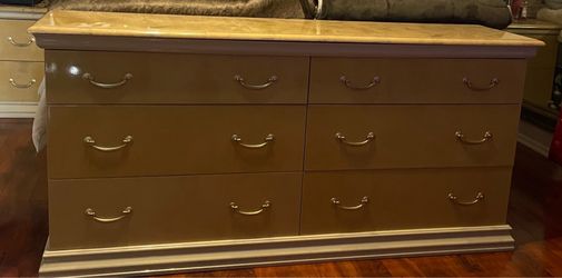 Dresser set