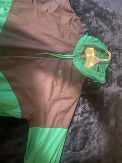 NIKE WINDBREAKER BLACK AND GREEN SIZE LARGE