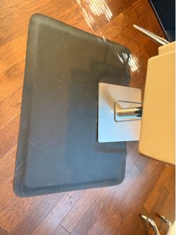 Hairstylist chair mat