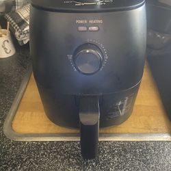 2.2 QUART MAINSTAY AIR FRYER