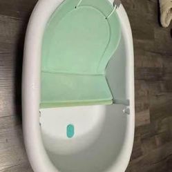 Bathtub For Baby & Toddler- Barely used!!