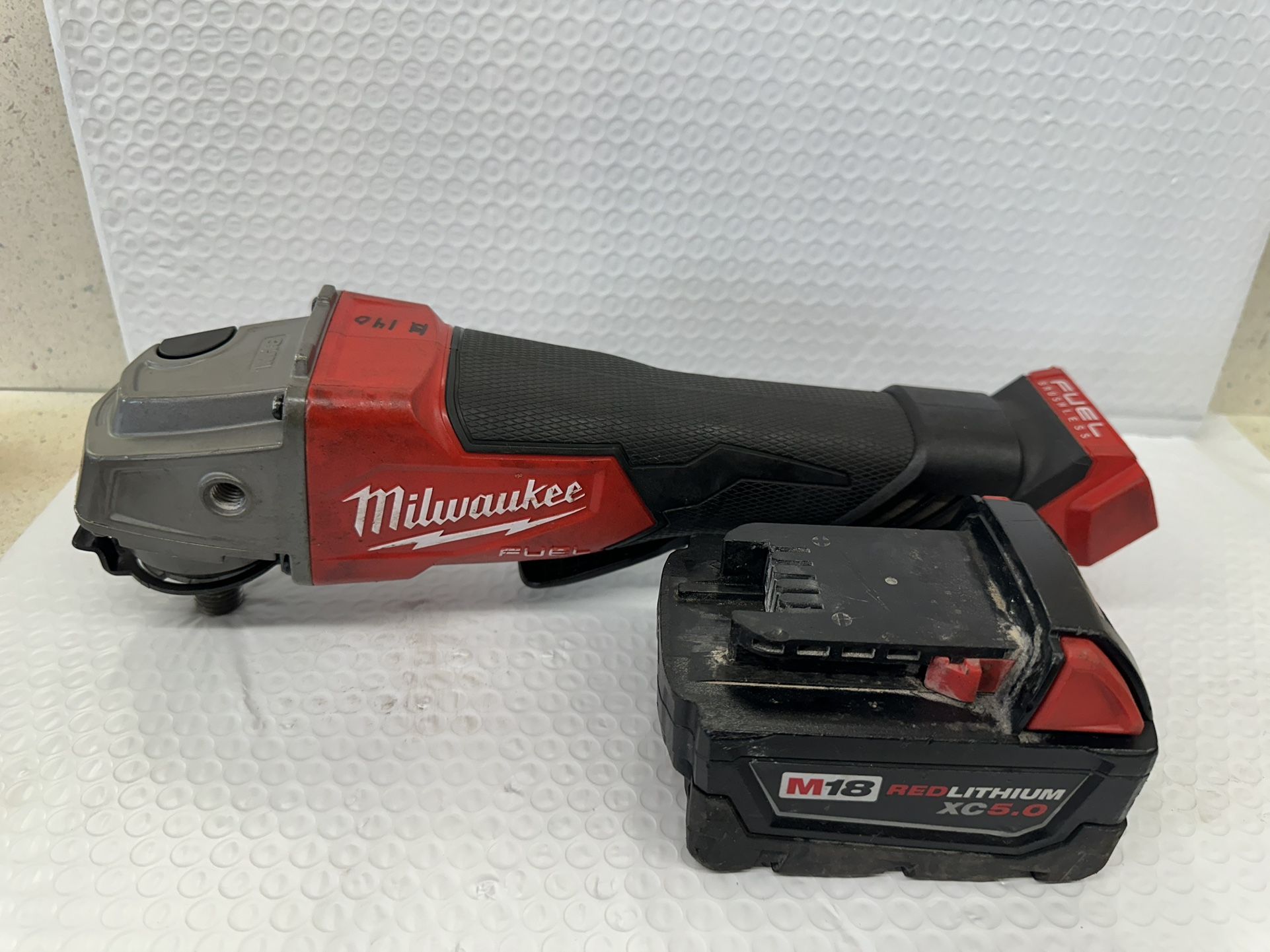 Milwaukee M18 Fuel 4-1/2 in./5 in. Grinder w/battery - 2880-20
