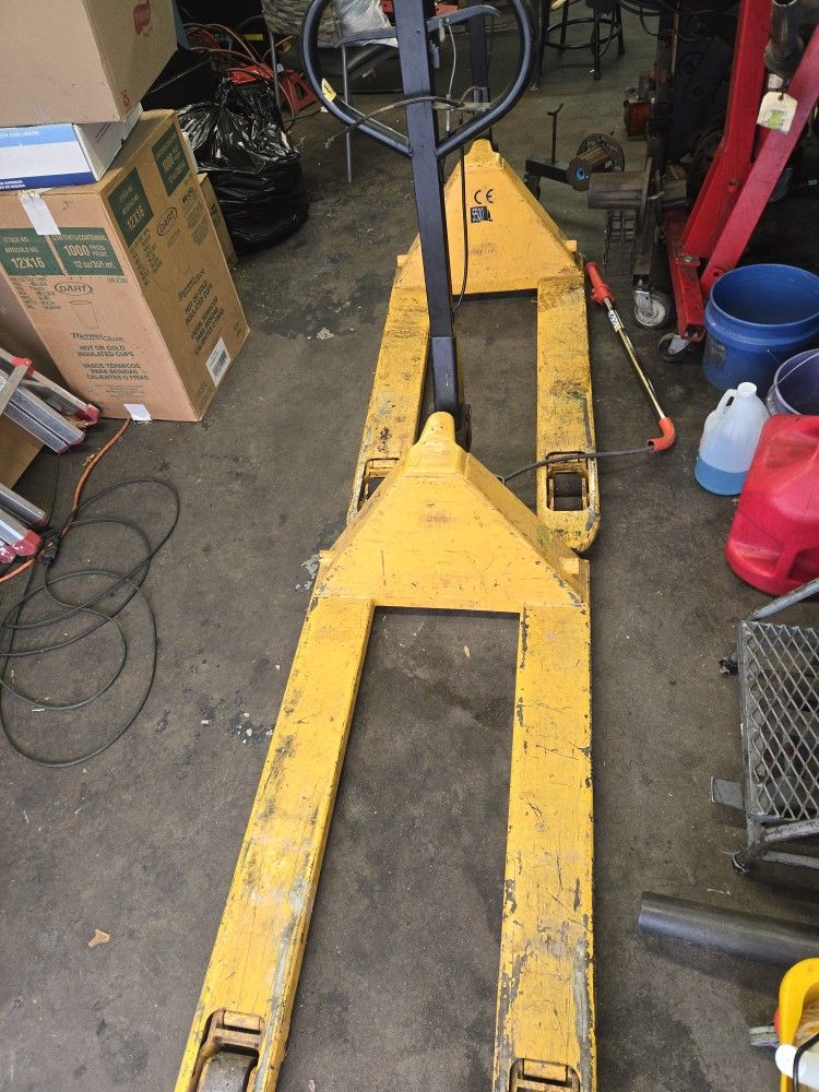 Alot Of Garage And Ware House Machine And Ladder Hit Me For What Machine You Want 