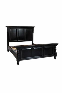 Used 5 piec Living Spaces Queen Bedroom set