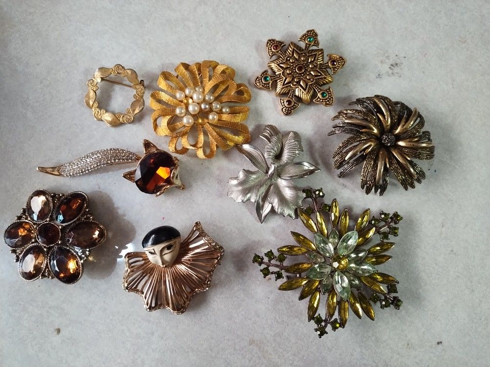 Vintage Brooch Lot
