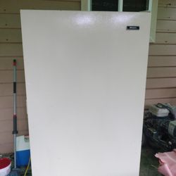 Frigidaire Freezer. 65×32×26½